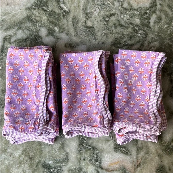 Furbish scalloped edge napkins — set of 10 - Picture 4 of 5